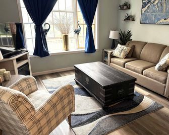 Wow-New Ski Onoff Suite By Pool Sleeps 4 Jiminy Pk - Hancock - Sala de estar