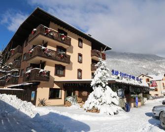Chris-tal Hotel - Les Houches - Будівля