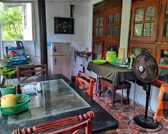 Dickwella Green Villa - Dikwella - Comedor