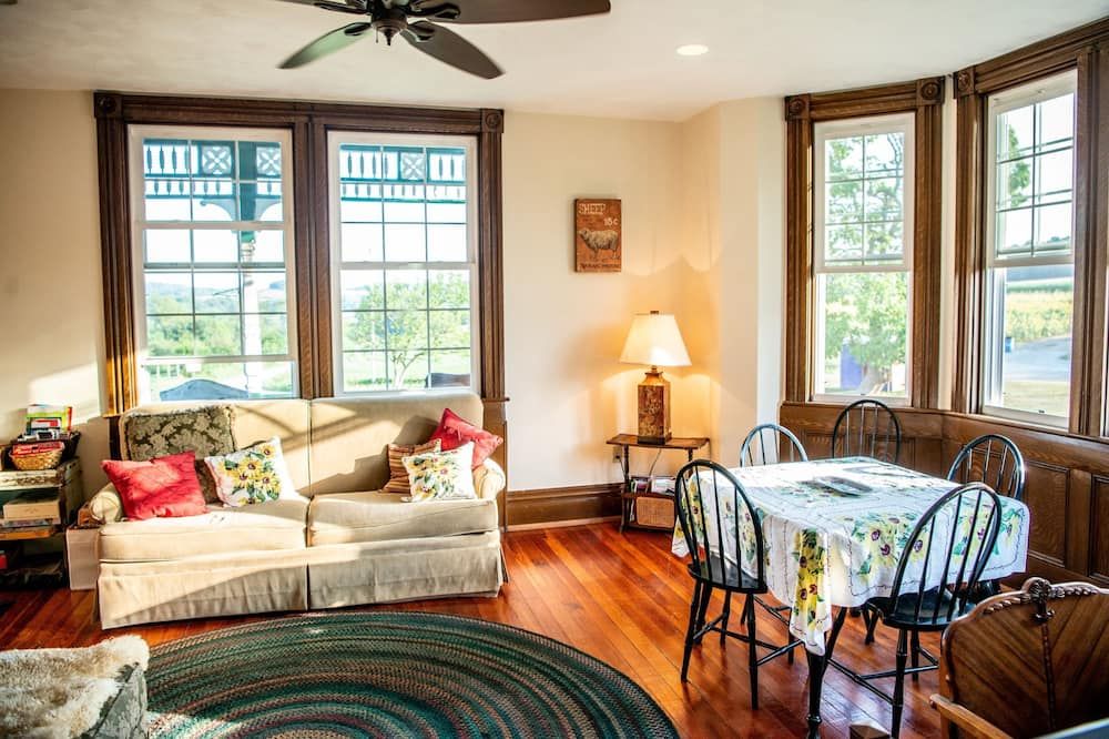 Entire Farmhouse -Maple Bottom Farm Bed & Breakfast