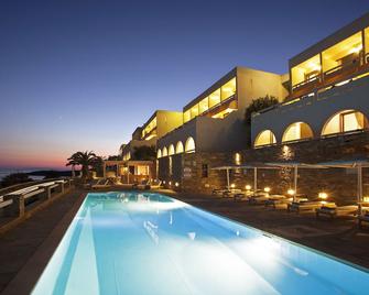 Hotel Perrakis - Gavrio - Pool