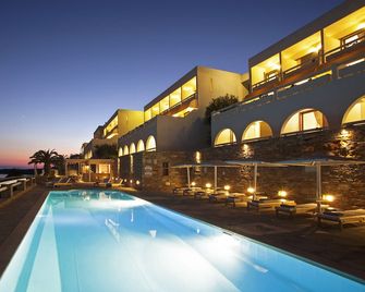 Hotel Perrakis - Gavrio - Pool