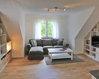 Haus Pamir - Ferienwohnungen - Nienhagen - Living room