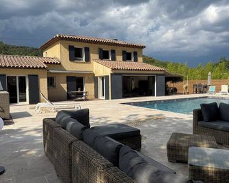 House - Villa of 150 m2 for 8 people in an enclosed garden of 3300m2 - Besse-sur-Issole - Piscina