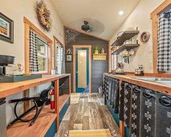 Sip and Stay Here! Close to Oregon Wineries - Unique Northwest Vacation Rentals - Sherwood