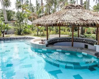 Nacpan Beach Glamping Managed by H Hospitality Group - El Nido - Piscina