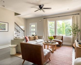 Mccreery by Avantstay Stylish Spacious Nashville Flat w Modern Design - Nashville - Living room