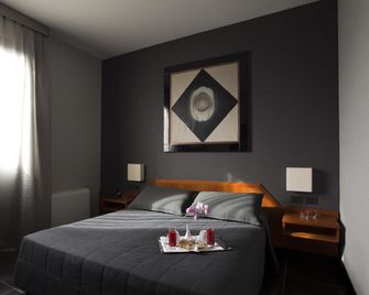 فندق زوون - روما - غرفة نوم