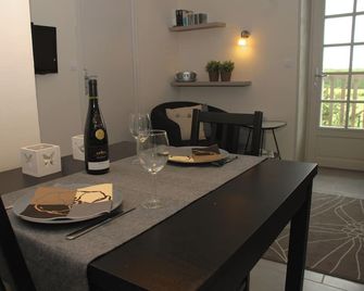 La Gloriette a splendidly light, spacious and comfortable gîte for 2. - Brion - Comedor