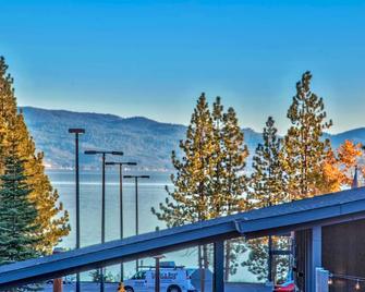 Basecamp Tahoe City - Tahoe City - Balcony