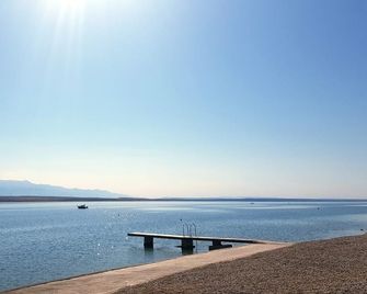 Apartments with parking space Vir - 18517 - Vir - Beach