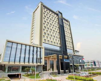 Wyndham Opi Hotel Palembang - Palembang - Building