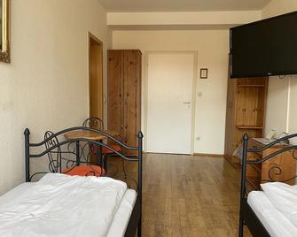 Hotel Gasthaus Schützen - Freiburg im Breisgau - Bedroom