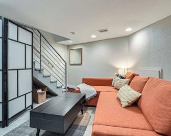 Modern Jefferson Park Duplex! Minutes to Downtown, Aquarium, Lohi and Highlands - Denver