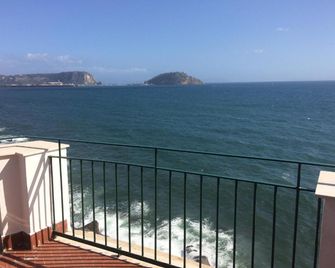 The Reef House - Pozzuoli - Balcón