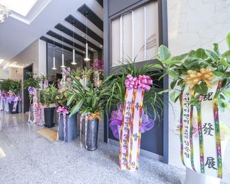 Changwon Masan Hotel Apple Tree - Changwon - Lobby