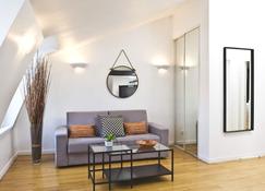 Pick A Flat's Apartments in Batignolles - Rue Biot - París - Sala de estar