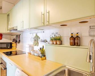 Sanremo Blumarine Vacation Apartment - San Remo - Kitchen