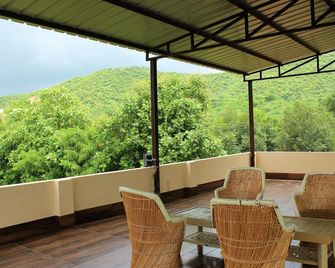 Chitrakoot Garden and Resorts - Púshkar - Balcón