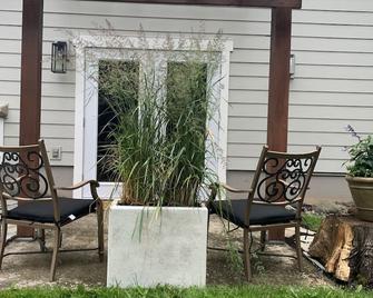 Spacious home apartment in park like setting - Bellingham - Patio