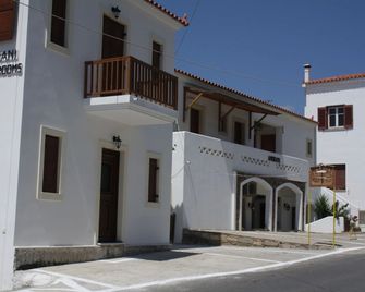 Amorani Studios - Batsi - Gebäude