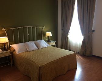 Hotel Villa De Ferias - Medina del Campo - Schlafzimmer