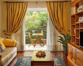 Madeira Funchal Gardens - Funchal - Living room