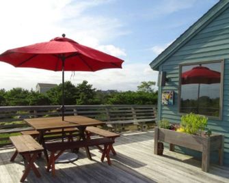 Outer Cape Vacation Dream - North Truro - Patio