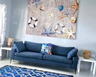 Coconut Breeze SVG - 2 bdrm seaview apt - Argyle - Living room