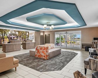 La Quinta Inn & Suites by Wyndham Searcy - Searcy - Lobby