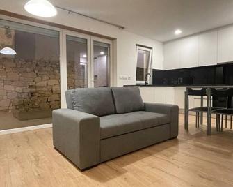 Apartamentos Avenida Premium - Vila Real - Living room