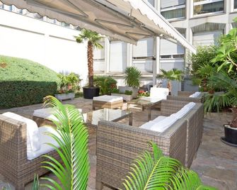 Drake Longchamp - Ginebra - Patio