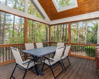 Prime Location, Close to Everything, Fresh Market, Downtown Cary, Bond Park - Cary - Restaurant