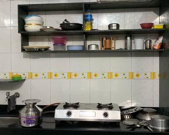 Accommodation at most reasonable price - Navi Mumbai - Kitchen