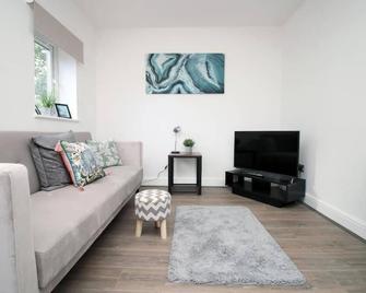 Spacious 2 Bedroom Apartment with Free parking - Cardiff - Wohnzimmer