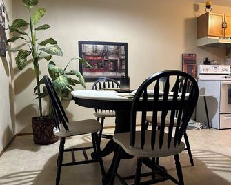 Cozy Getaway: 2-Story Bungalow in Taber: Old-Fashioned Charm with big trees. - Taber