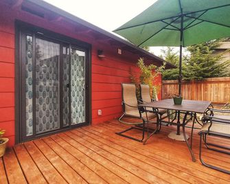 Beautiful art filled home 15 minutes to downtown - Milwaukie - Patio