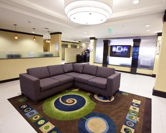 Holiday Inn Express & Suites Detroit North - Troy - Troy - Lobby
