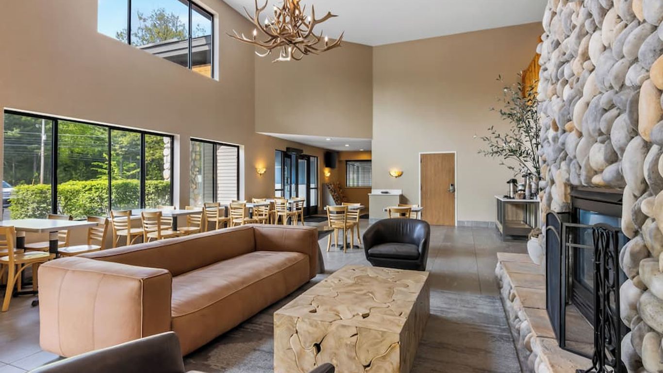 Beachfront Hotel Houghton Lake