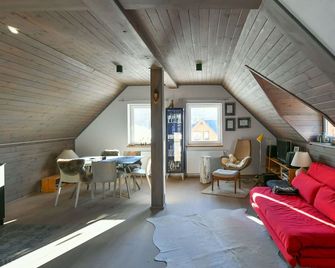 Cosy apartment for 6 guests with WIFI, TV, patio and panoramic view - Dvůr Králové nad Labem - Wohnzimmer
