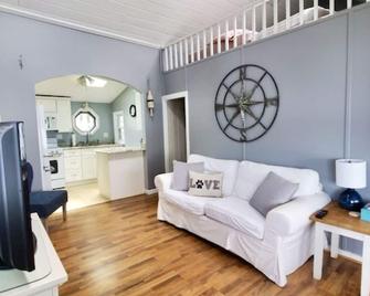 Enchanted Waterfront Cottage - Old Lyme - Sala de estar