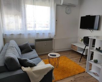 Apartman Emy - Karlovac - Wohnzimmer