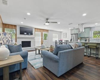 The Four Nests in Richardson - Richardson - Living room