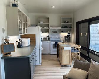 Pet friendly, studio in Countryside by Harvey and Rifle Gap, farm fresh eggs - Rifle - Cocina
