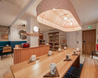 Hôtel du Palais de l'Isle - אנסי - מסעדה