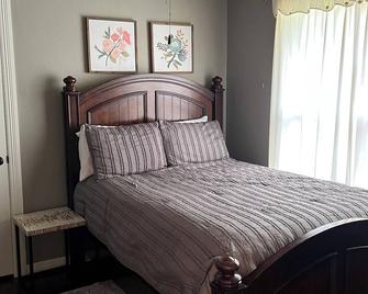 Gary & Jo's Place - Pryor - Bedroom