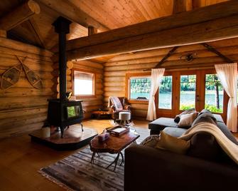 Beautiful lakefront log cabin retreat - Barriere - Sala de estar