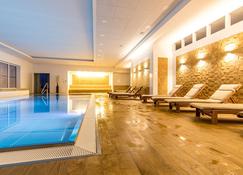 Rezidence Moser Apartments - Carlsbad - Pool