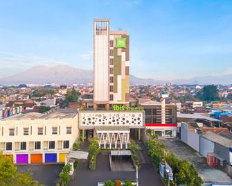 Ibis Styles Malang - Malang - Edificio