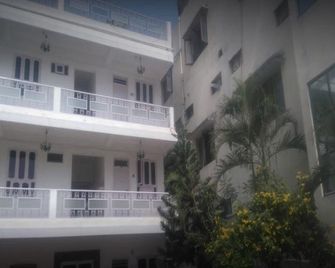Balan International Lodging - Chennai - Building